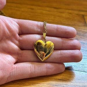 MUST GO!! Heart Locket